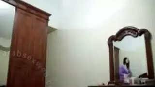 أفلام سكسي يستغل مرتو النائم