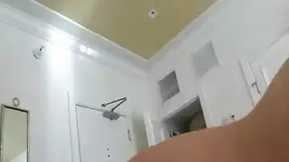 شقراء خبيرة تمص القضيب بمهارات إكس إكس إكس