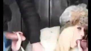 قضيب الرجل الأصلع يملأ العاهرة الروسية بانتظام