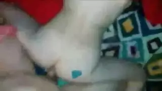 برونيت صغيرة داكوتا سكاي تُوظف لتصوير إباحي لتمص قضيب