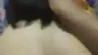 فتيات برنامج الواقع يتناوبن على قضيب ضخم