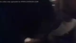 فتاة الهواة هي ركوب بازوكا شرطي مزيف، بينما زوجته ليست في المنزل