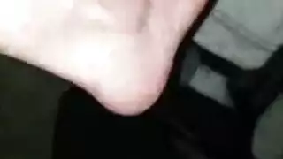الديوث يصرخ بينما زوجته تتلقى وجهاً من المني