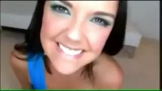 شقرا ساخنة تتناك من حبيبها جميع الوضعيات