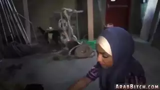 تسليم إباحي سري: المصعد العربي هو نقطة الغنيمة للجنس الجماعي