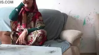 إيجار غرفة الزوجة المسلمة السابقة في لندن ينتهي بجنس شرجي صاخب