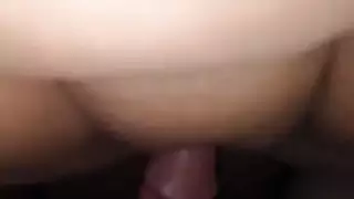 أم متبرجة تتوسل لنيك عميق في الطيز الليلة