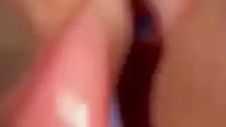 فقدت أختي عذريتها عندما كانت تمارس الجنس مع كسها الرطب الوردي الضيق مع دسار زجاجي ضخمالآن هي مجنونة وأنا سأمارس الجنس معها لتجعلها سعيدة وأوقف دموعهاشين الحب مع بي بي سيالولايات المتحدة الأمريكية لا