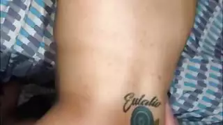 عاهرة عربية صعبة في زي علاء الدين تتأوه على قضيب