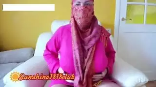 خادمة عربية قذرة تأخذ زب عميق في طيزها على الكاميرا