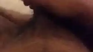روماني ذو أقدام مشعرة يضاجع شقراء حمراء في مشهد صريح