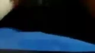 خيانة صريحة: سمراء بشباك الصيد الأبيض تمارس الجنس مع رفيقه المقرب