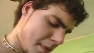 فتاة ناضجة تأخذ اختراق مزدوج عنيف