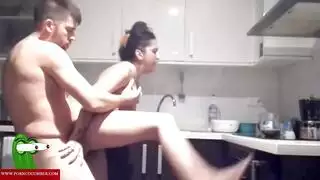 الام تغتصب من طرف رجلين سود وهي تبكي