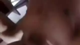 ممحون ينام جنب امه