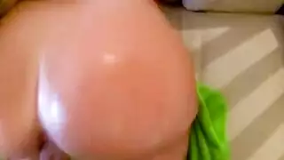 امرأة تمارس الجنس مع رجل كبير
