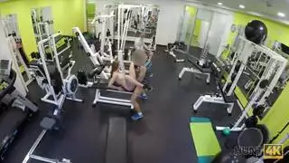 كس موجع لا يزال يريد حركة خشن يومية