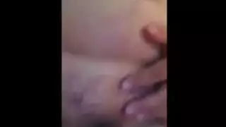 يتحسس على الزب حتى يوقضه و يطلب من صاحبه ان ينيكه