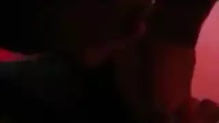 عاهرات ذات شعر داكن وأثداء كبيرة في مشهد جنسي عنيف