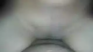 فرج صديقتها يمسك الديلدو في استمناء مكثف