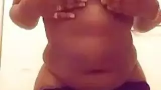 تدمير شرجي لفتاة سمراء ذات مؤخرة كبيرة في مشهد بورن