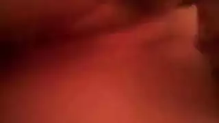 دانييلا تأخذ قضيباً قاسياً في حلقها بينما يتم نكاحها بقوة
