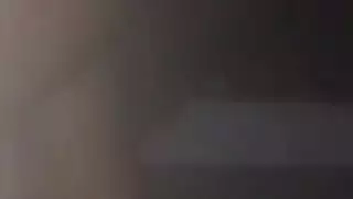 إباحية هواة: حلق عميق وجلسة جنس قاسية