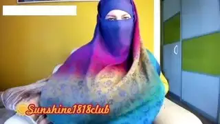 ‫حجاب، ثدي كبير، وجنس شرجي صريح في مقطع الكاميرا الشرقي الأوسطي هذا‬