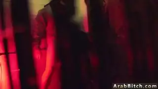 مؤخرة مصرية عربية ساخنة تتمدد بقضيب أفغاني