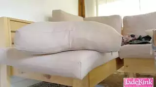 قضيب ضخم يملأ حلقها الراغب مع لعق