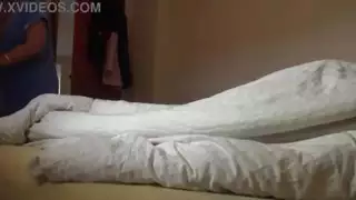 خادمة مسلمة تصدمها عضوة الضيف الفرنسي الأسود الضخم