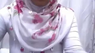 محجبات ومملوءات بالسائل المنوي: إباحية تركية