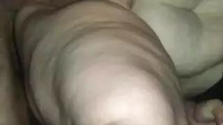 شقراء هاوية تمارس الجنس بقوة مع مصورها في مشهد صريح