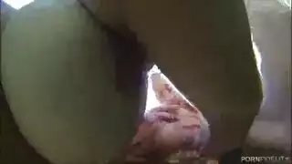 إثارتها بفم ولسان على فرجها الحساس