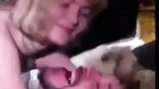 مثلية تملأ كل ثقوب مراهقة نحيفة فيلم إباحي