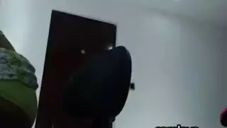 فرج زوي الضيق يمسك القضيب في مشهد شغوف
