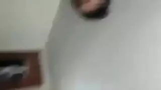 عاهرة مغربية تأخذ عدة أعضاء في جلسة جماعية