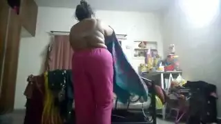 شخصية ناضجة ذات سلطة في جلسة جماع صريح ومثير