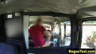 مص و نيك كس بقضيب صلب و سميك في السيارة