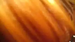 قذف حميمي بين شفتيها الممتلئتين بعد جلسة مص عميقة