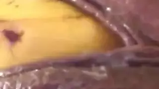 فتاة هاوية تنك بقوة في كرسي