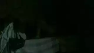 فتاة عربية نحيلة تركب على قضيب سمين كبير بعنف