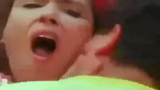 لوسي نيك عارية: جنس عنيف على السطح مع تحرش قوي بأثدائها