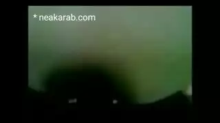 شريط جنس عربي خام: قضيبان يدمران شرموطة في شقة عاهرة