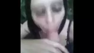 مص في سيارة في الغابة