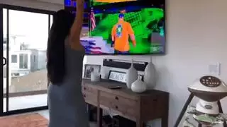 بيلا الساخنة وصديقاتها المثيرات أمبر وسينيوي يصورن فيلمًا إباحيًا في الهواء الطلق مع شاب محظوظ