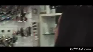 شاب مفلس يضرب فرج مشدود لقمر سمراء مثير