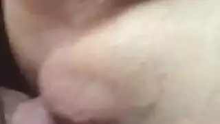 يختصب مرات اخوه