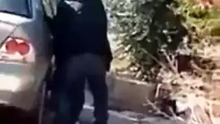 جنس علني نهاراً: سكران ينيكها بقوة في الشارع