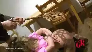 رجل يلمس طيز بنت وينيكها